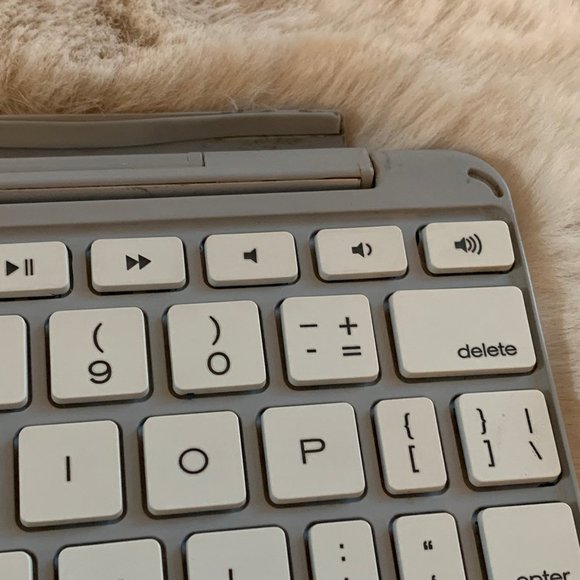 ZAGG Book Keyboard and Case‎ for iPad mini 2 or 3 White Silver - Picture 8 of 13